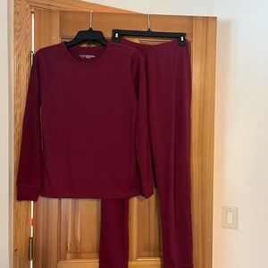 Yummie brand , lounge set! Super cozy. Note: medium top , large bottoms